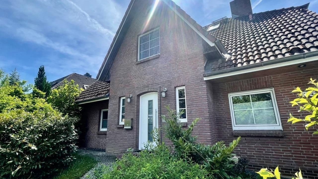 Prodej domu 250 m², pozemek 440 m², Reinfeld, Šlesvicko-Holštýnsko Prodej domu 250 m², pozemek 440 m², Reinfeld, Šlesvicko-Holštýnsko