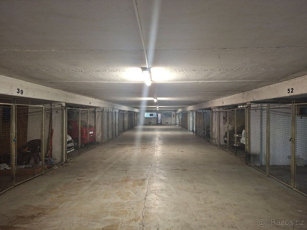 Pronájem garáže 17 m², Jana Zajíce, Pardubice, Pardubický kraj Pronájem garáže 17 m², Jana Zajíce, Pardubice, Pardubický kraj