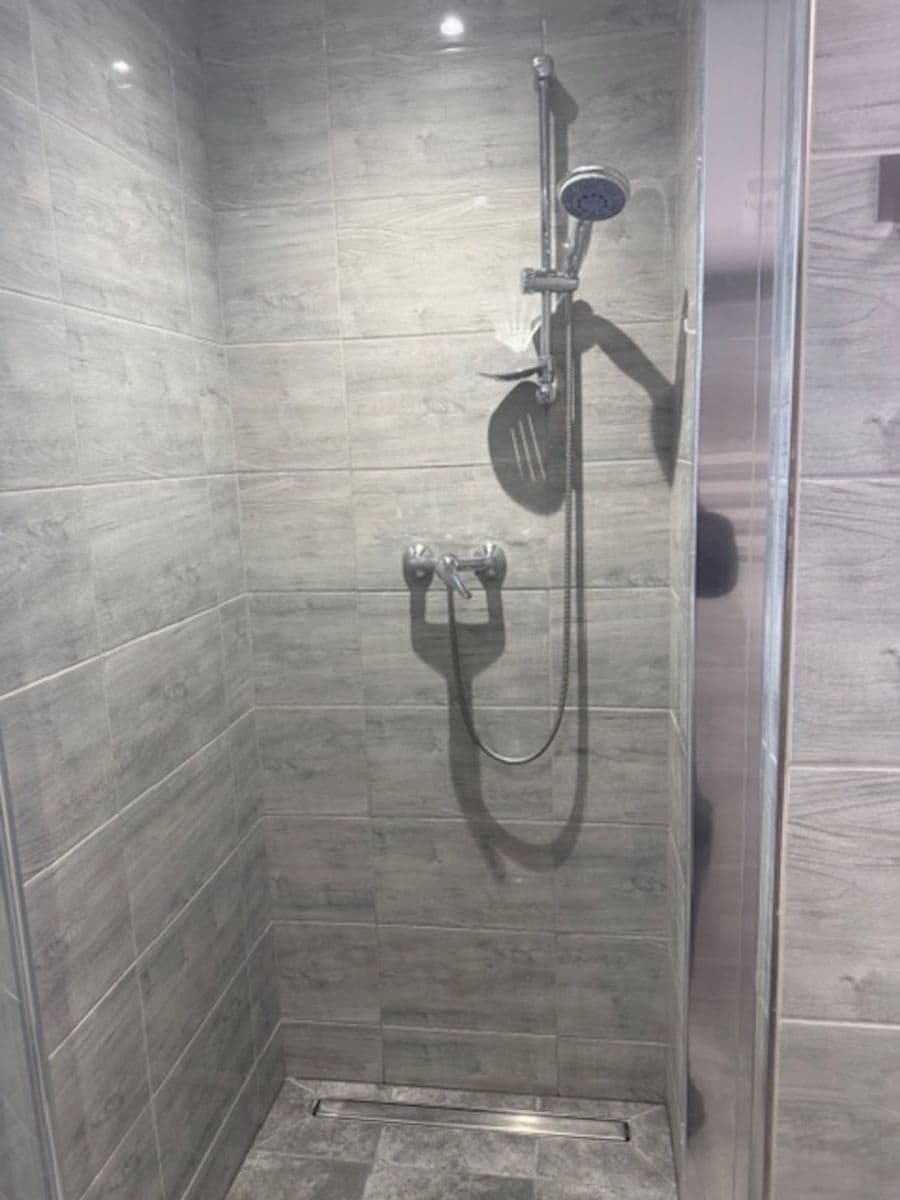 Pronájem bytu Garsoniéra 28 m², Koutníkova, Hradec Králové, Královéhradecký kraj Pronájem bytu Garsoniéra 28 m², Koutníkova, Hradec Králové, Královéhradecký kraj