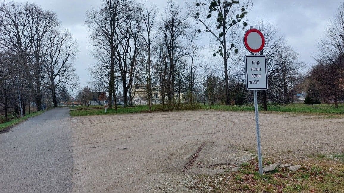 Prodej pozemku 7.743 m², Třeboňská, Hluboká nad Vltavou, Jihočeský kraj Prodej pozemku 7.743 m², Třeboňská, Hluboká nad Vltavou, Jihočeský kraj