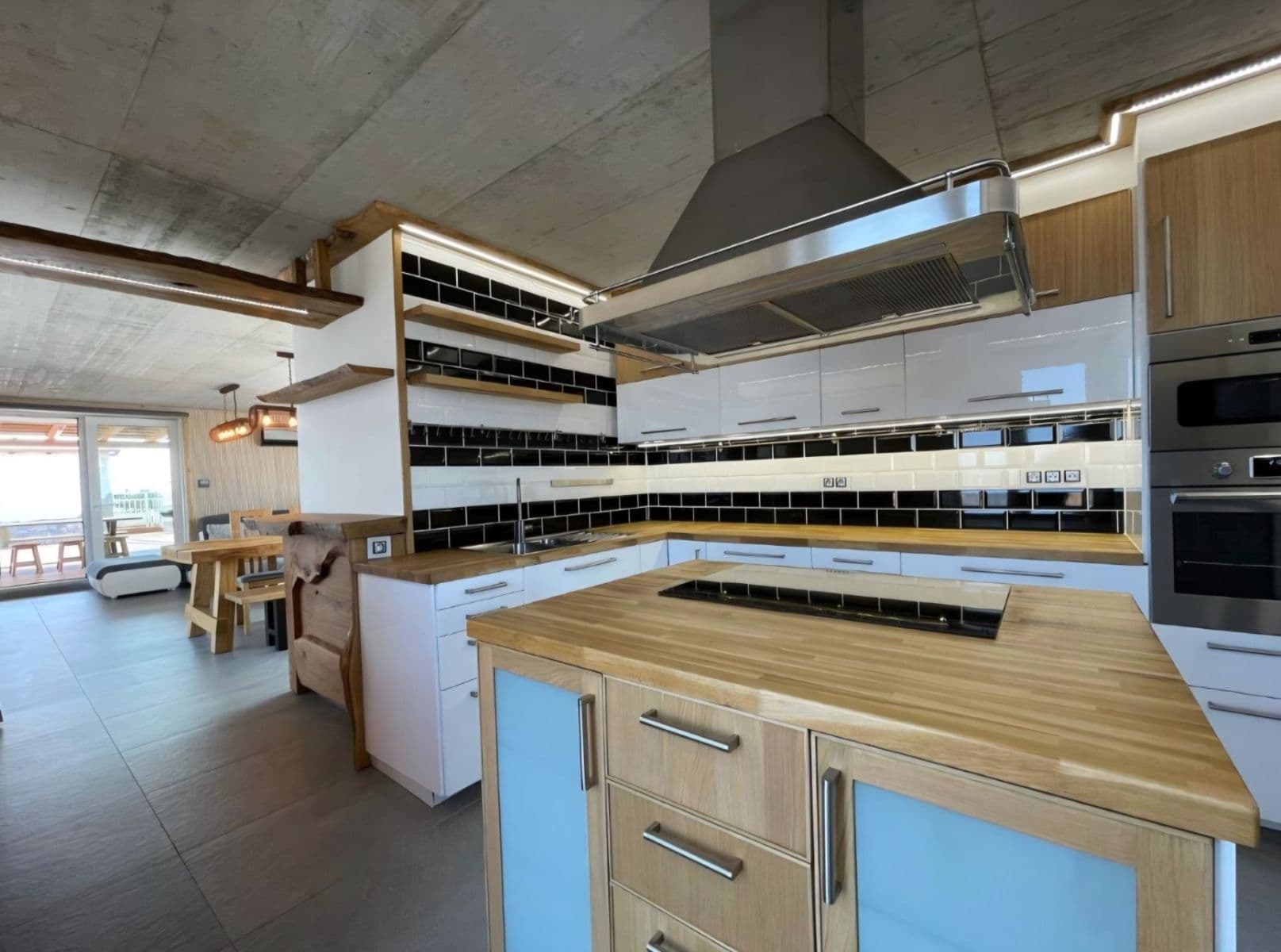 Pronájem bytu 4+1 370 m², Otýlie Beníškové, Plzeň, Plzeňský kraj Pronájem bytu 4+1 370 m², Otýlie Beníškové, Plzeň, Plzeňský kraj
