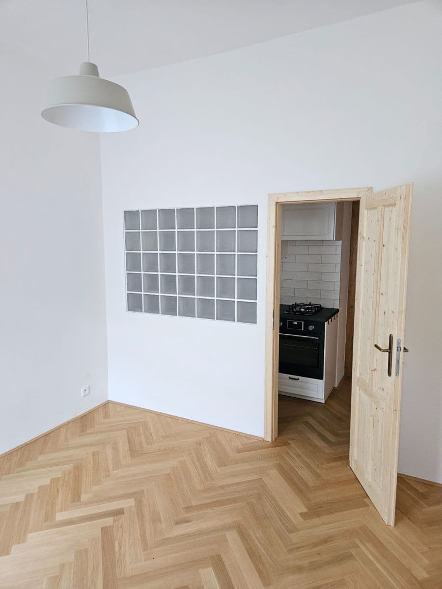Pronájem bytu 2+kk 40 m², Přístavní, Praha, Praha Pronájem bytu 2+kk 40 m², Přístavní, Praha, Praha