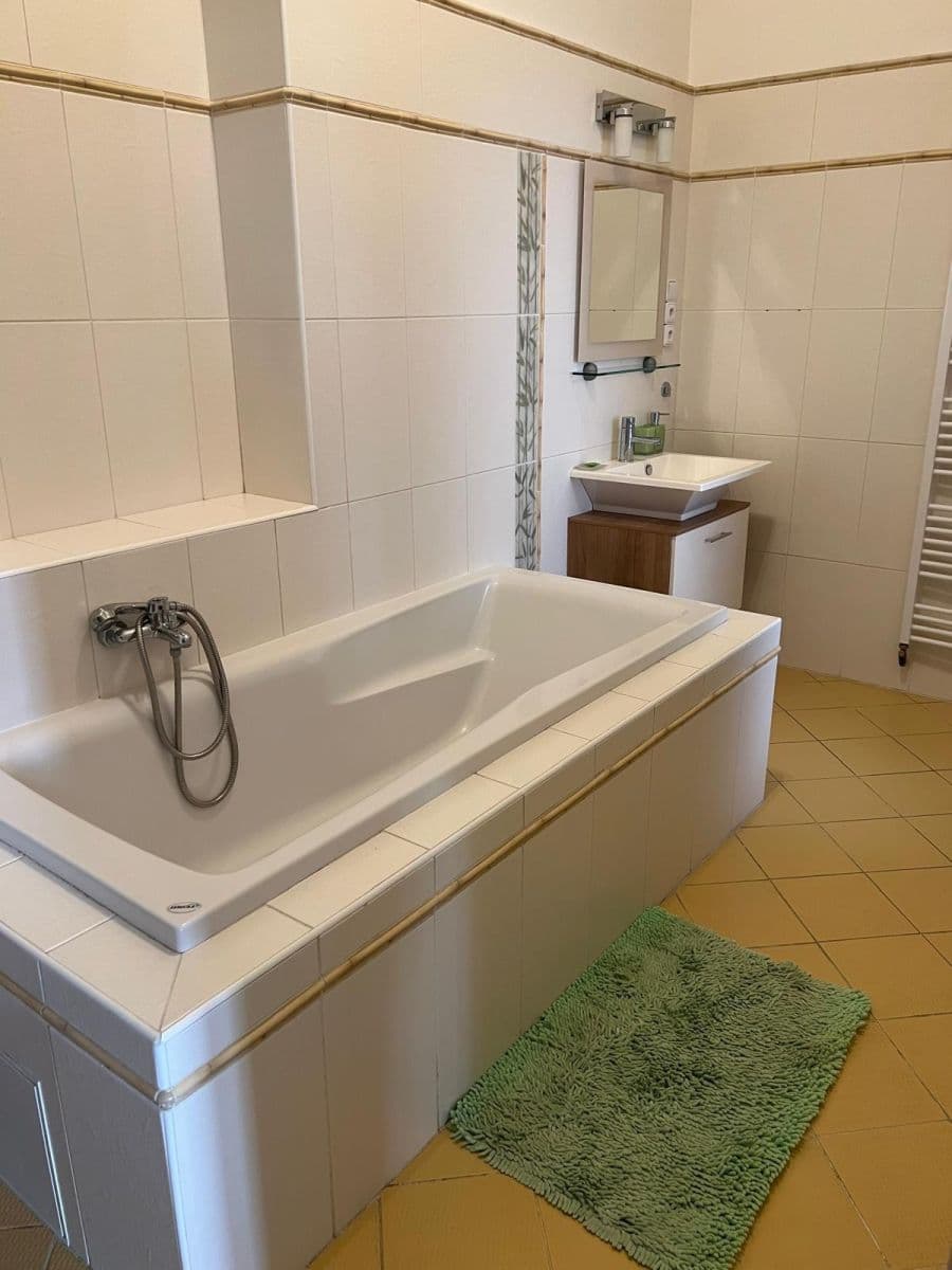 Pronájem bytu 3+1 96 m², Bořivojova, Praha, Praha Pronájem bytu 3+1 96 m², Bořivojova, Praha, Praha
