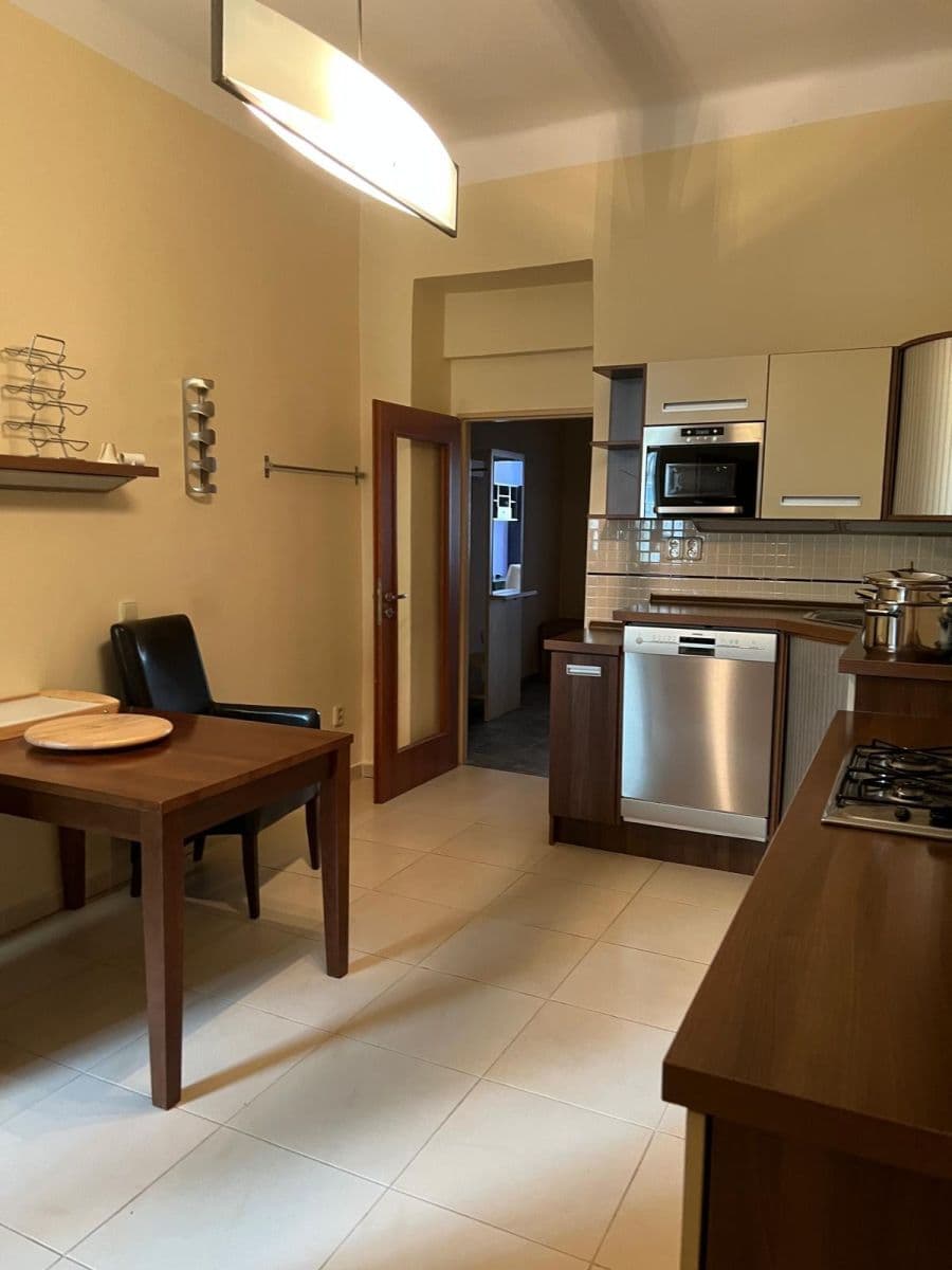 Pronájem bytu 3+1 96 m², Bořivojova, Praha, Praha Pronájem bytu 3+1 96 m², Bořivojova, Praha, Praha