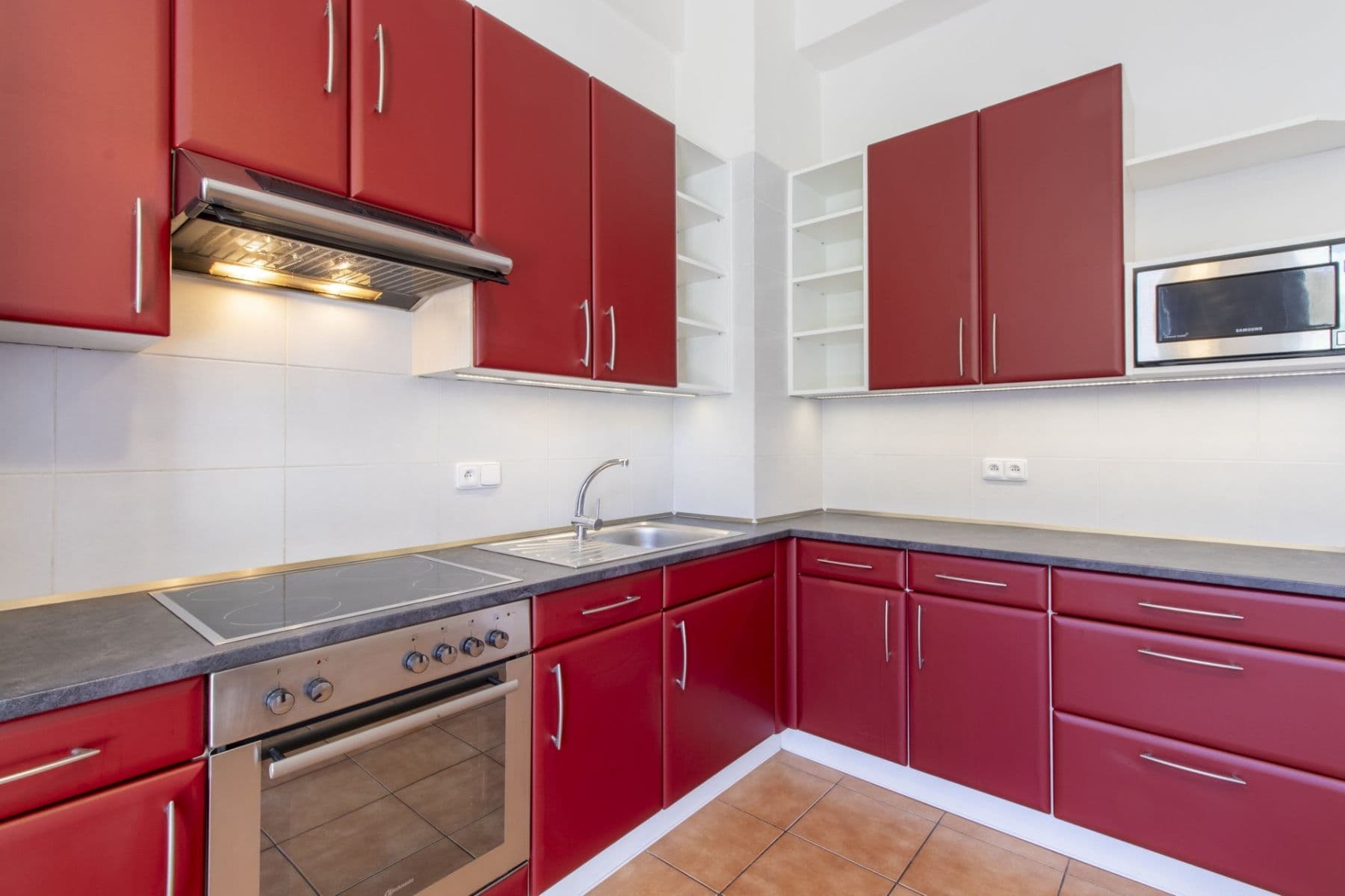 Pronájem bytu 1+1 55 m², 28. pluku, Praha, Praha Pronájem bytu 1+1 55 m², 28. pluku, Praha, Praha