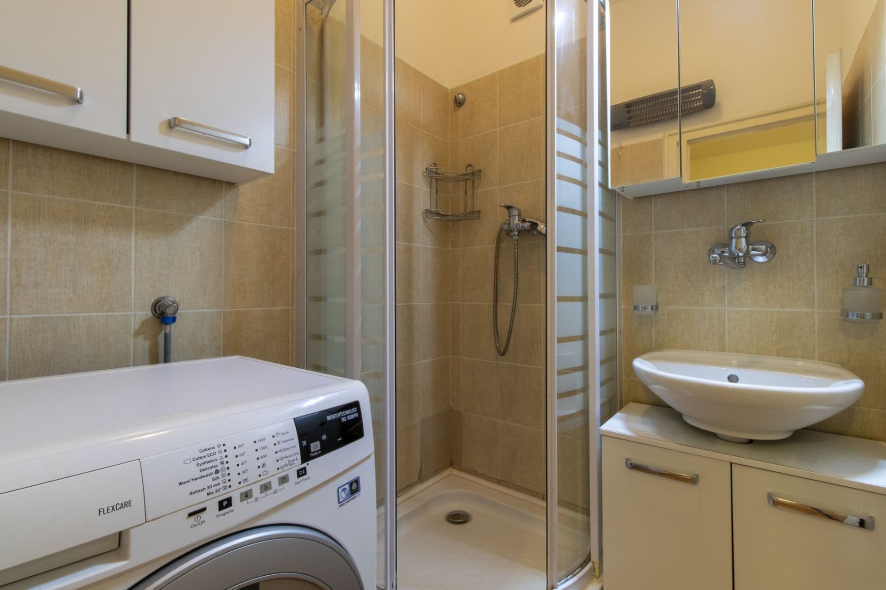 Pronájem bytu 1+1 55 m², 28. pluku, Praha, Praha Pronájem bytu 1+1 55 m², 28. pluku, Praha, Praha