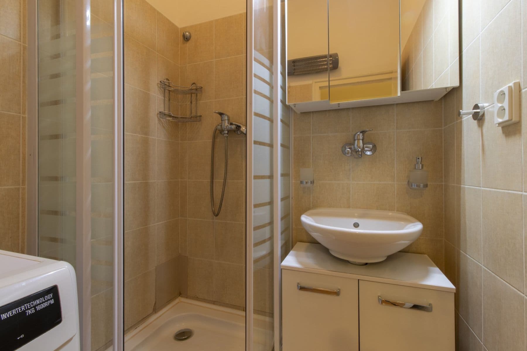 Pronájem bytu 1+1 55 m², 28. pluku, Praha, Praha Pronájem bytu 1+1 55 m², 28. pluku, Praha, Praha
