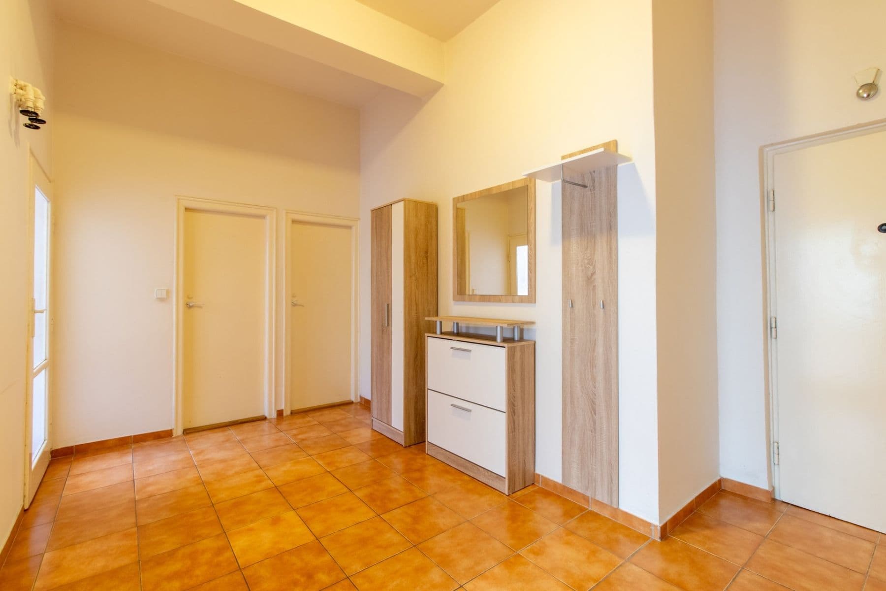 Pronájem bytu 1+1 55 m², 28. pluku, Praha, Praha Pronájem bytu 1+1 55 m², 28. pluku, Praha, Praha