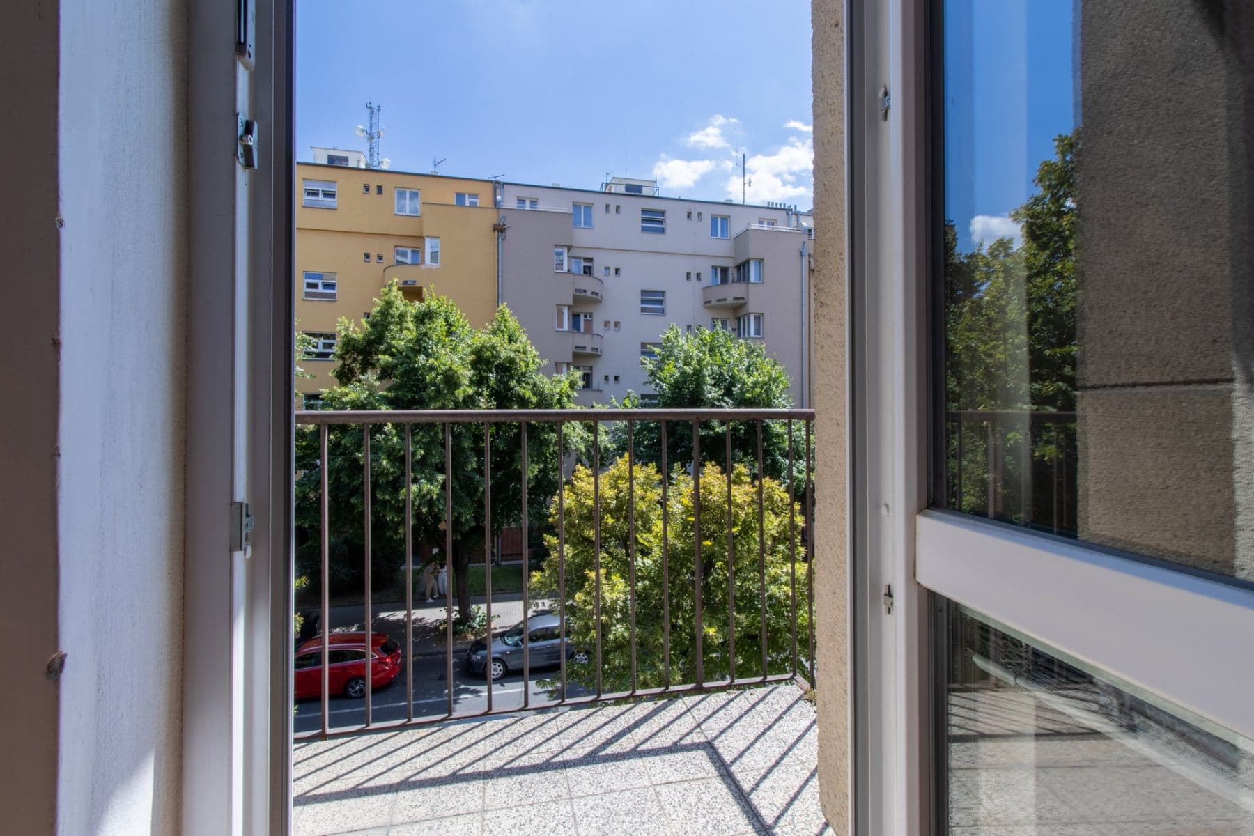 Pronájem bytu 1+1 55 m², 28. pluku, Praha, Praha Pronájem bytu 1+1 55 m², 28. pluku, Praha, Praha