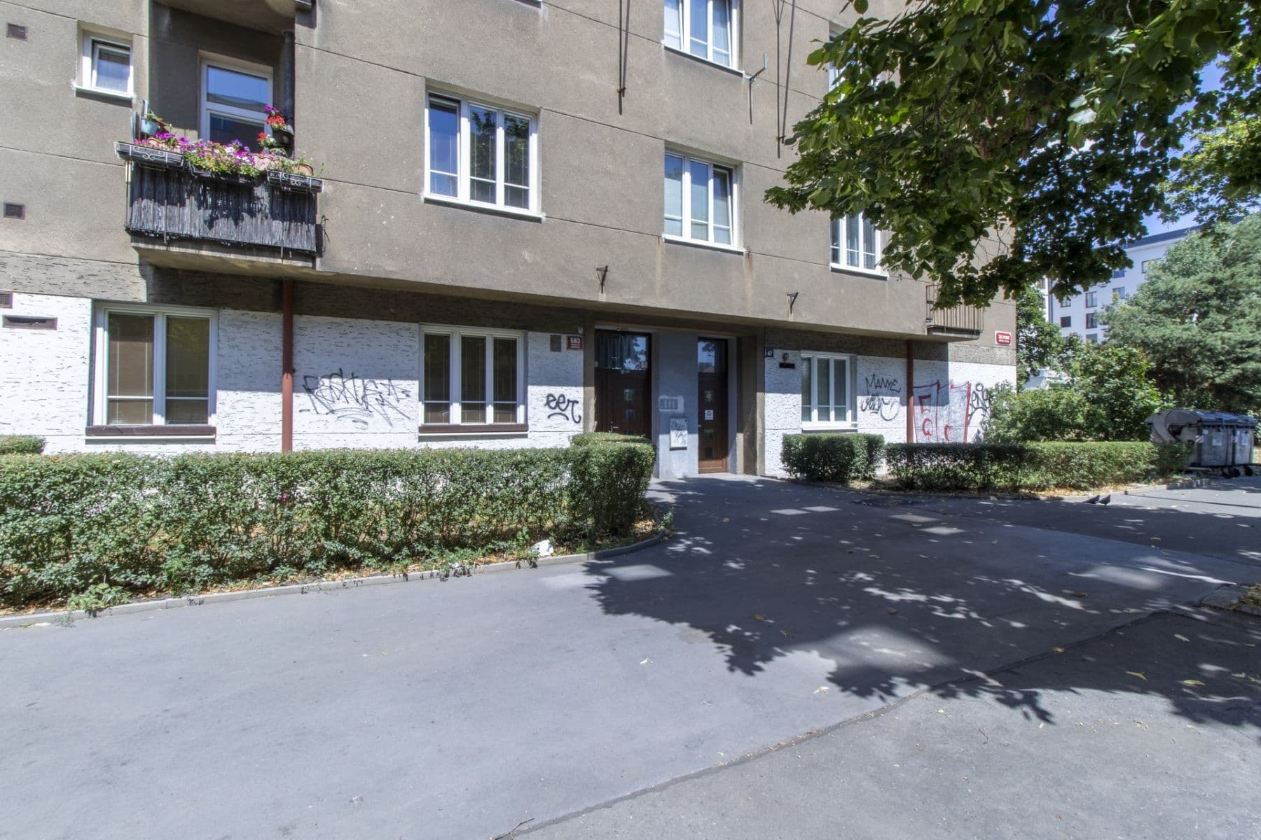 Pronájem bytu 1+1 55 m², 28. pluku, Praha, Praha Pronájem bytu 1+1 55 m², 28. pluku, Praha, Praha