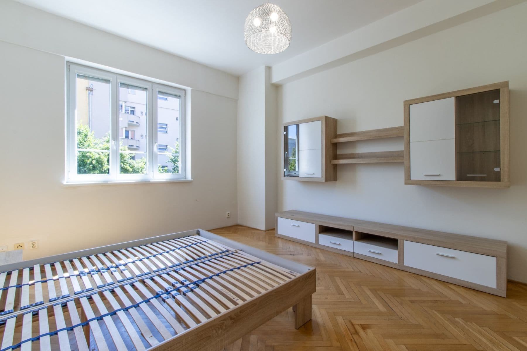 Pronájem bytu 1+1 55 m², 28. pluku, Praha, Praha Pronájem bytu 1+1 55 m², 28. pluku, Praha, Praha