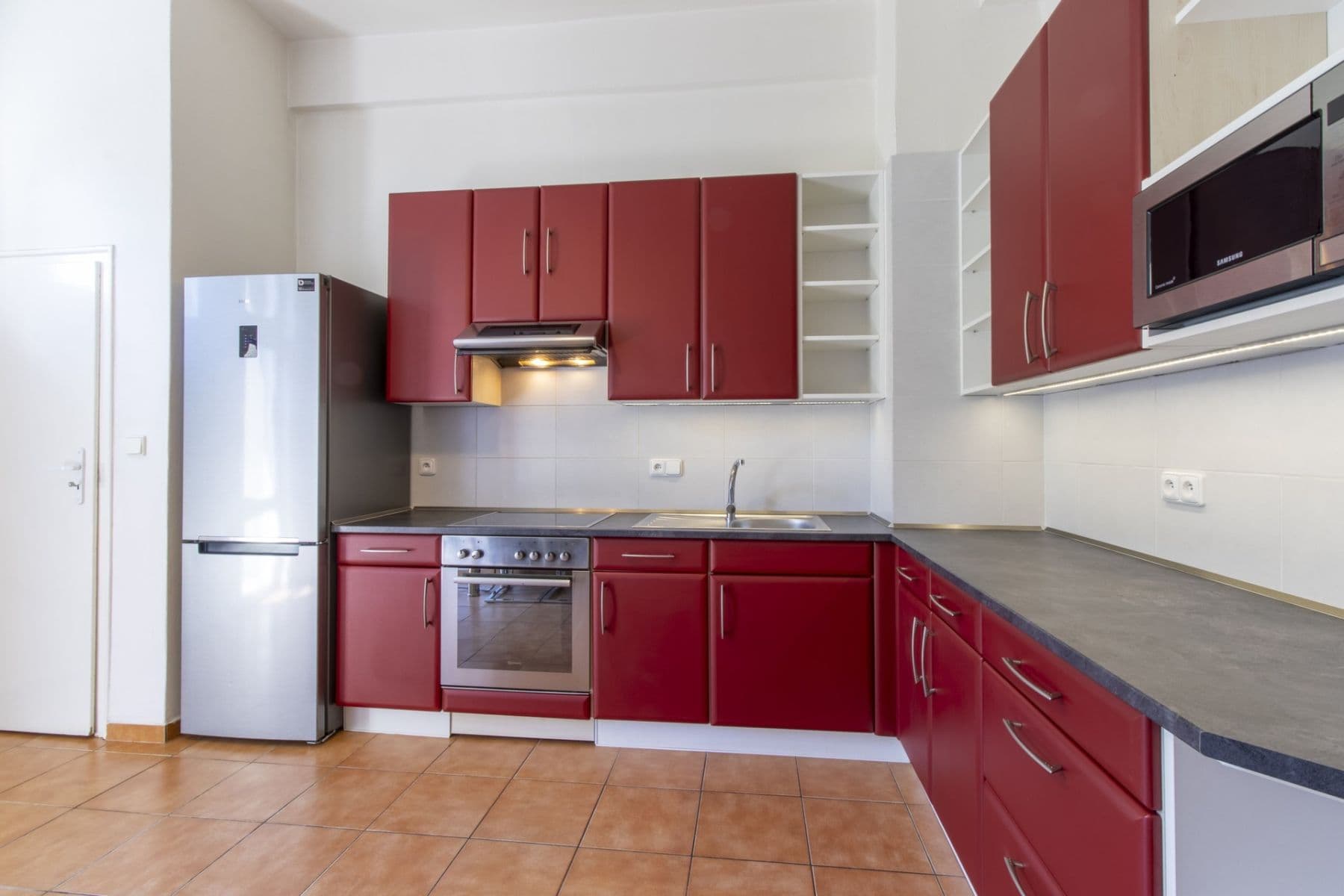 Pronájem bytu 1+1 55 m², 28. pluku, Praha, Praha Pronájem bytu 1+1 55 m², 28. pluku, Praha, Praha