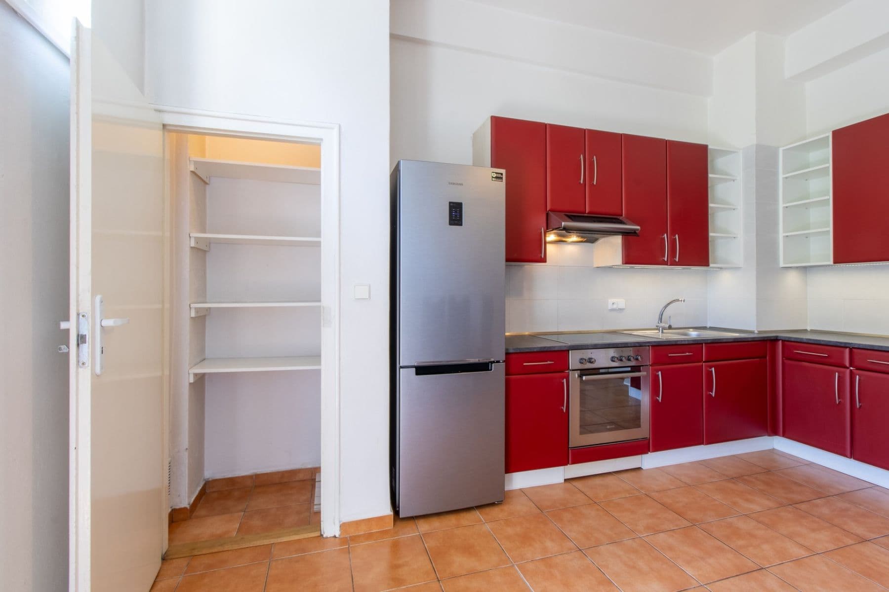Pronájem bytu 1+1 55 m², 28. pluku, Praha, Praha Pronájem bytu 1+1 55 m², 28. pluku, Praha, Praha