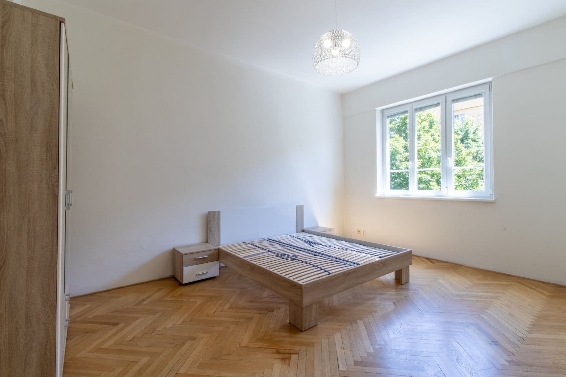 Pronájem bytu 1+1 55 m², 28. pluku, Praha, Praha Pronájem bytu 1+1 55 m², 28. pluku, Praha, Praha