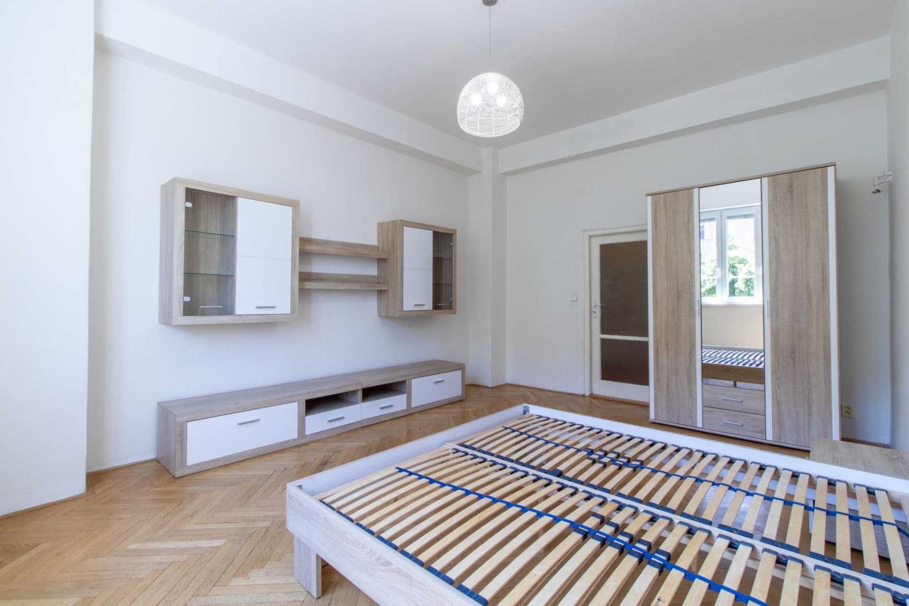 Pronájem bytu 1+1 55 m², 28. pluku, Praha, Praha Pronájem bytu 1+1 55 m², 28. pluku, Praha, Praha