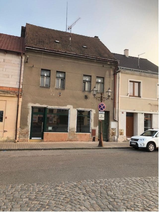 Prodej domu 253 m², pozemek 551 m², Klicperovo náměstí, Chlumec nad Cidlinou, Královéhradecký kraj Prodej domu 253 m², pozemek 551 m², Klicperovo náměstí, Chlumec nad Cidlinou, Královéhradecký kraj