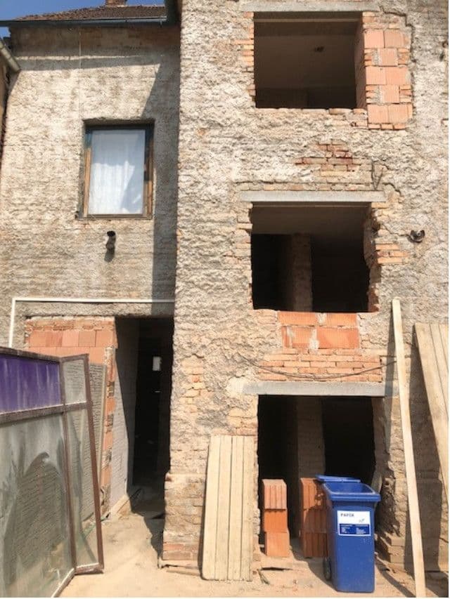 Prodej domu 253 m², pozemek 551 m², Klicperovo náměstí, Chlumec nad Cidlinou, Královéhradecký kraj Prodej domu 253 m², pozemek 551 m², Klicperovo náměstí, Chlumec nad Cidlinou, Královéhradecký kraj