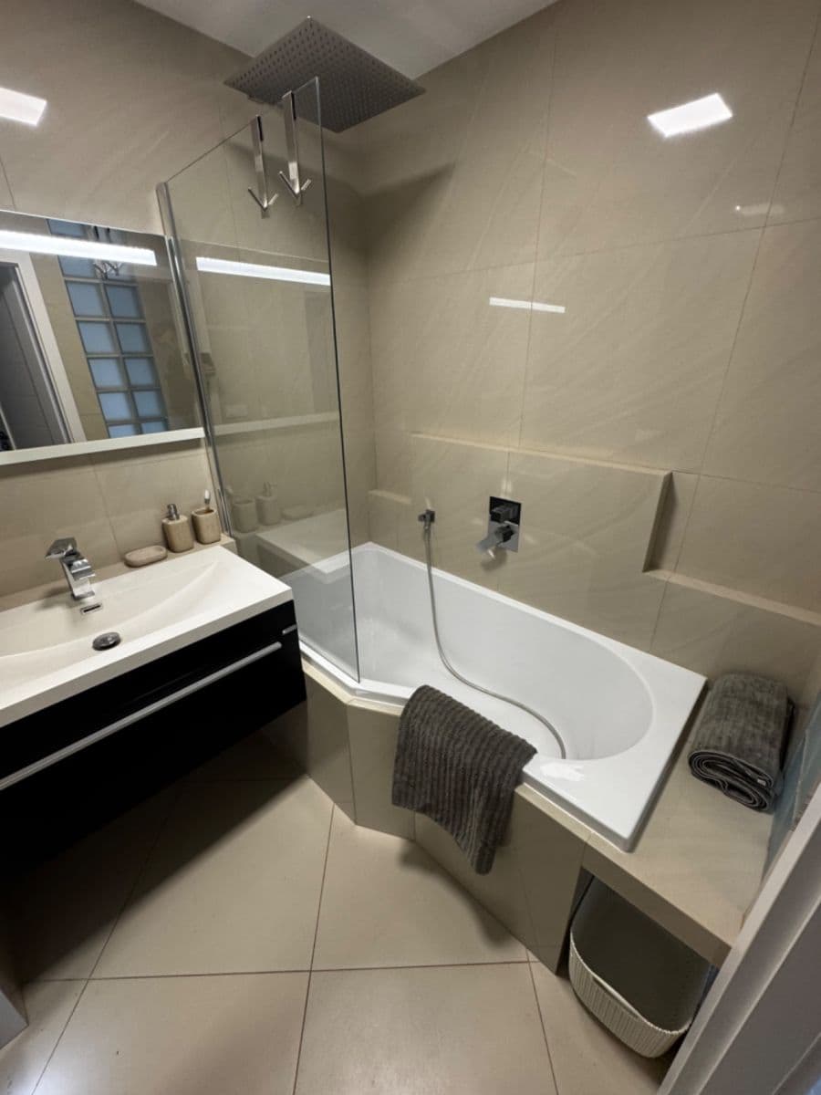 Prodej bytu 3+kk 67 m², Leopoldova, Praha, Praha Prodej bytu 3+kk 67 m², Leopoldova, Praha, Praha
