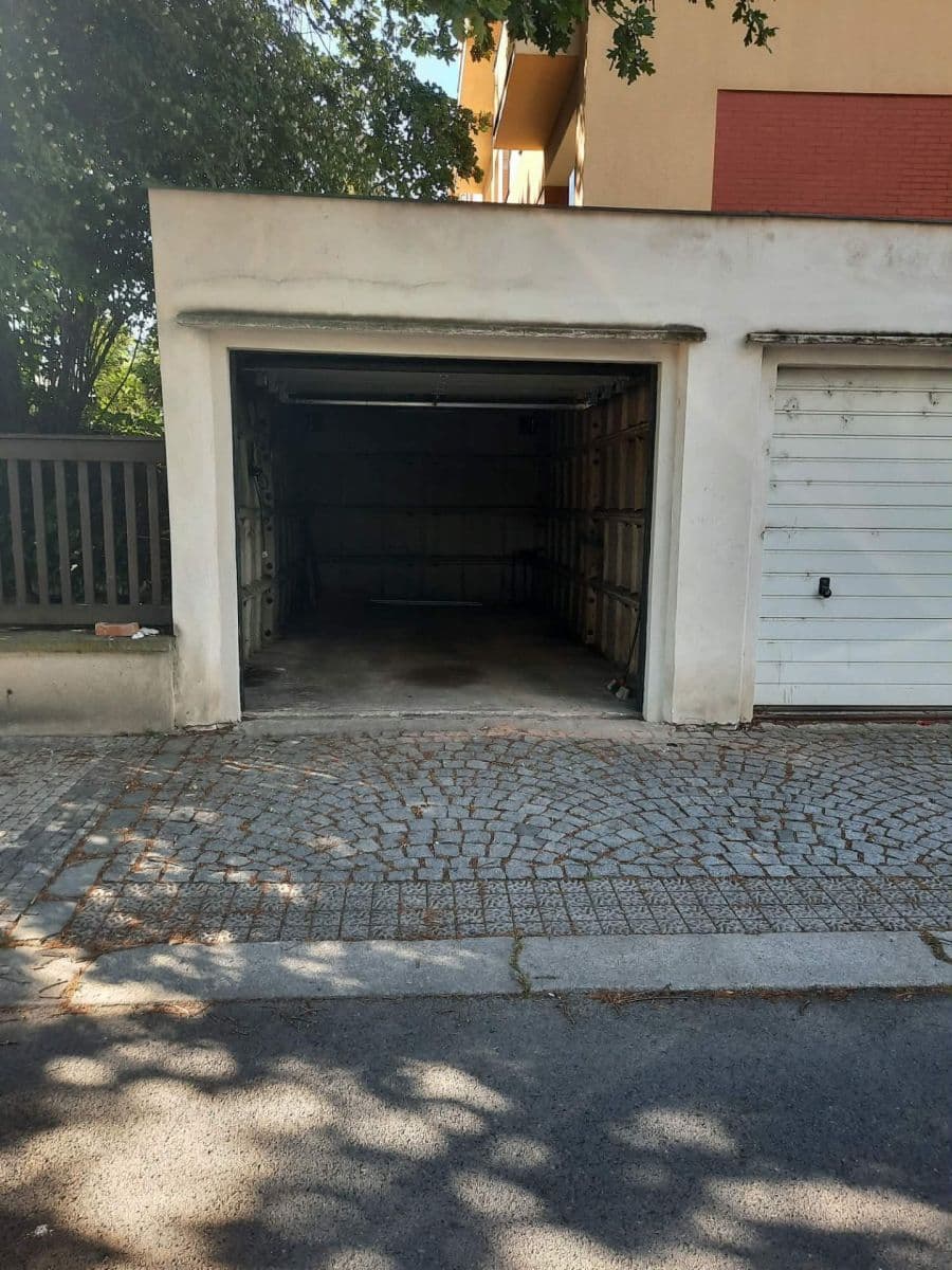 Pronájem garáže 18 m², Albánská, Praha, Praha Pronájem garáže 18 m², Albánská, Praha, Praha