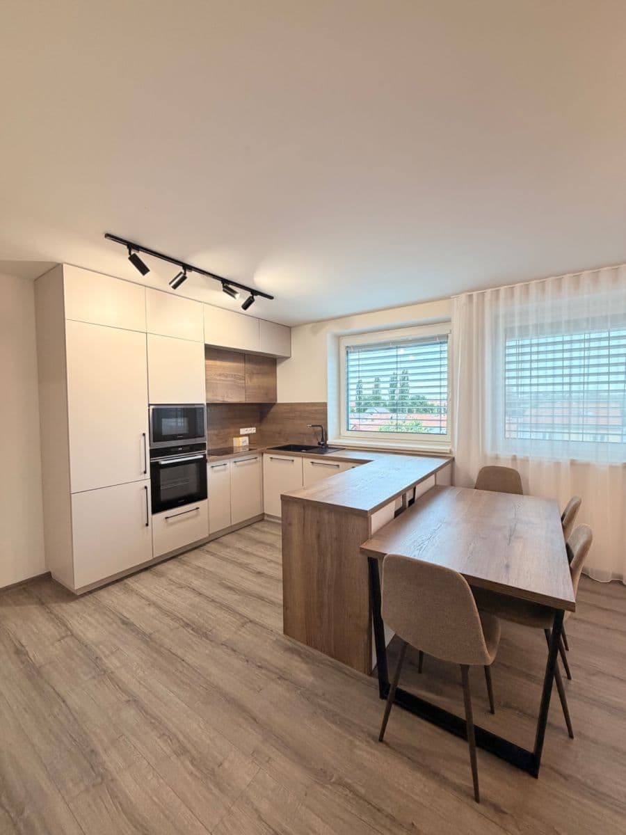 Pronájem bytu 2+kk 48 m², Hradišťská, Uherský Ostroh, Zlínský kraj Pronájem bytu 2+kk 48 m², Hradišťská, Uherský Ostroh, Zlínský kraj