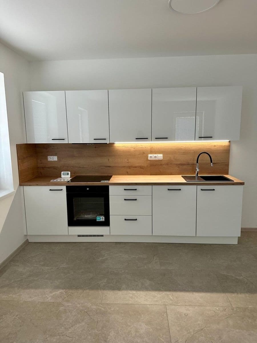 Pronájem bytu 3+kk 66 m², Vítkovecká, Sezimovo Ústí, Jihočeský kraj Pronájem bytu 3+kk 66 m², Vítkovecká, Sezimovo Ústí, Jihočeský kraj