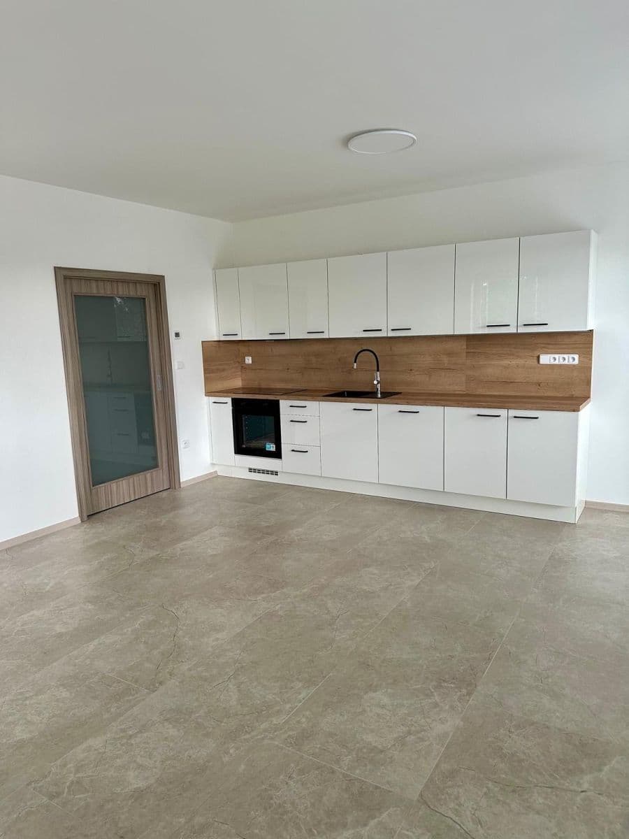 Pronájem bytu 3+kk 66 m², Vítkovecká, Sezimovo Ústí, Jihočeský kraj Pronájem bytu 3+kk 66 m², Vítkovecká, Sezimovo Ústí, Jihočeský kraj