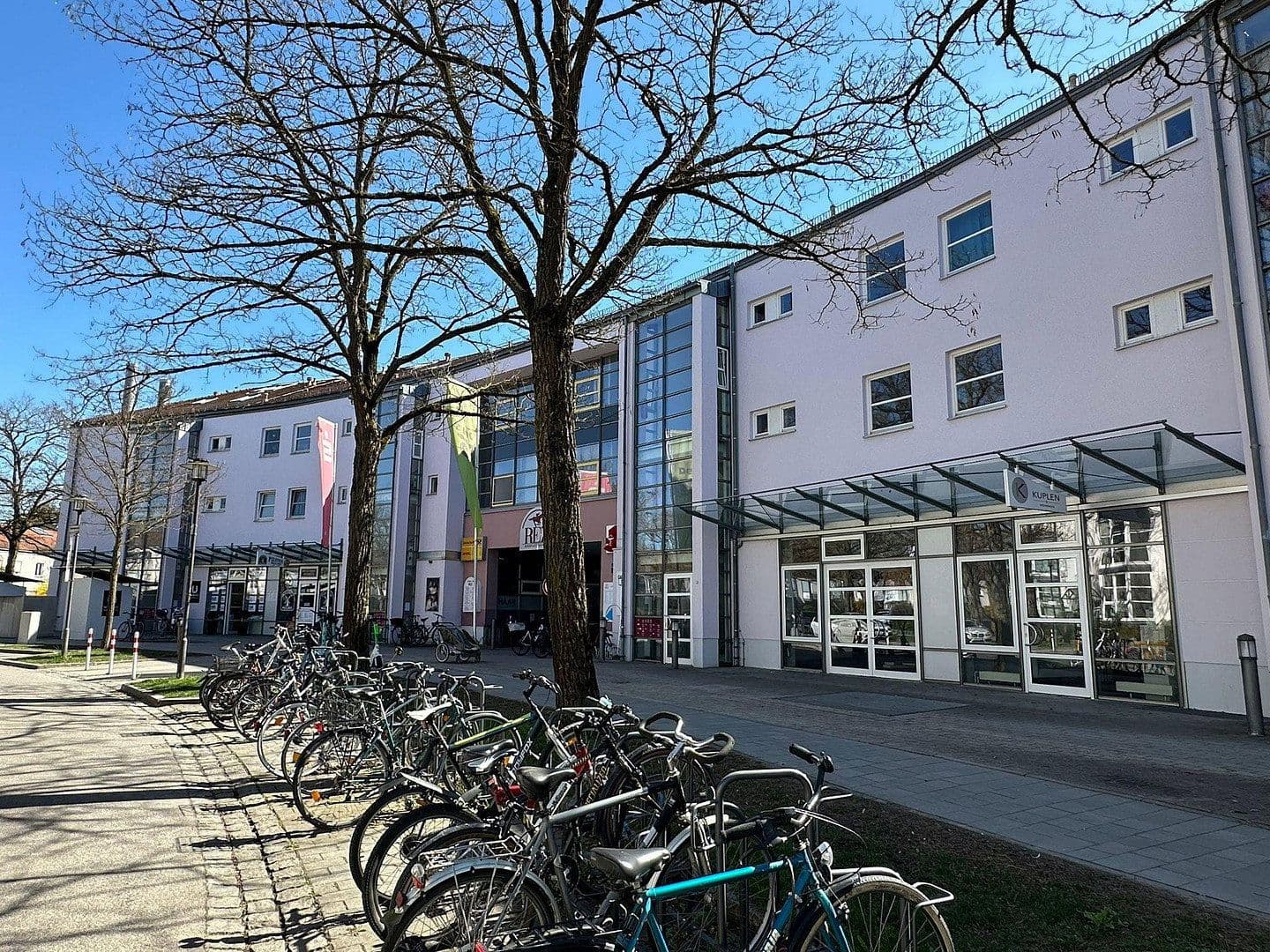 Pronájem bytu 1+1 32 m², Franz-von-Taxis-Ring-55, Regensburg, Bavorsko Pronájem bytu 1+1 32 m², Franz-von-Taxis-Ring-55, Regensburg, Bavorsko