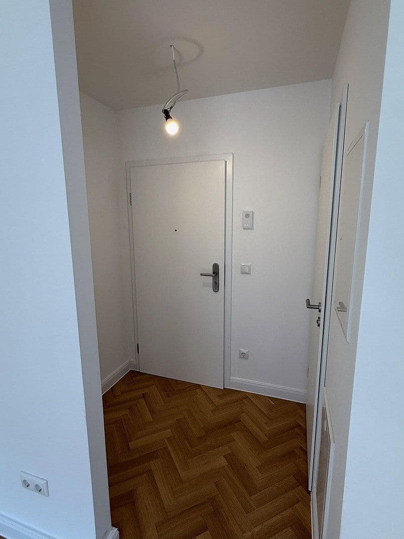 Pronájem bytu 1+1 26 m², Friedrichstraße 32, Erlangen, Bavorsko Pronájem bytu 1+1 26 m², Friedrichstraße 32, Erlangen, Bavorsko