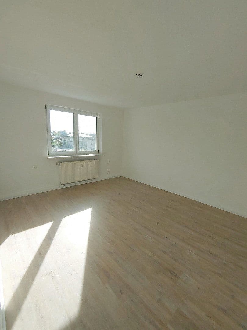 Pronájem bytu 2+1 50 m², Straße des Aufbaus 4, Borna, Sasko Pronájem bytu 2+1 50 m², Straße des Aufbaus 4, Borna, Sasko