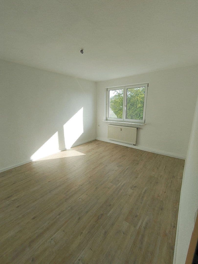 Pronájem bytu 2+1 50 m², Straße des Aufbaus 4, Borna, Sasko Pronájem bytu 2+1 50 m², Straße des Aufbaus 4, Borna, Sasko