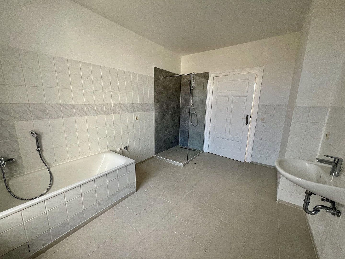 Pronájem bytu 3+1 92 m², Magdeburg, Sasko-Anhaltsko Pronájem bytu 3+1 92 m², Magdeburg, Sasko-Anhaltsko