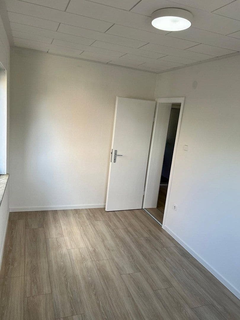 Prodej domu 180 m², pozemek 592 m², Hirschberger Str. 6, Wolfsburg, Dolní Sasko Prodej domu 180 m², pozemek 592 m², Hirschberger Str. 6, Wolfsburg, Dolní Sasko