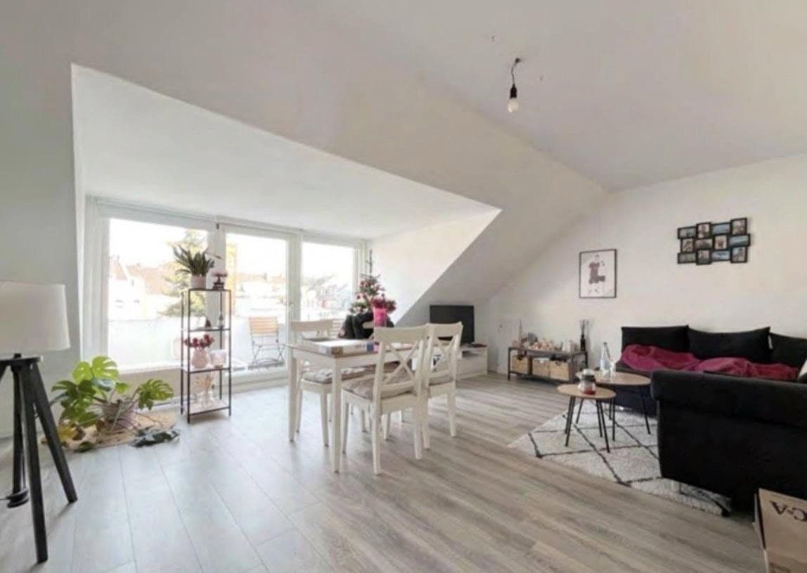 Pronájem bytu 2+1 56 m², Düsseldorf, Severní Porýní-Vestfálsko Pronájem bytu 2+1 56 m², Düsseldorf, Severní Porýní-Vestfálsko