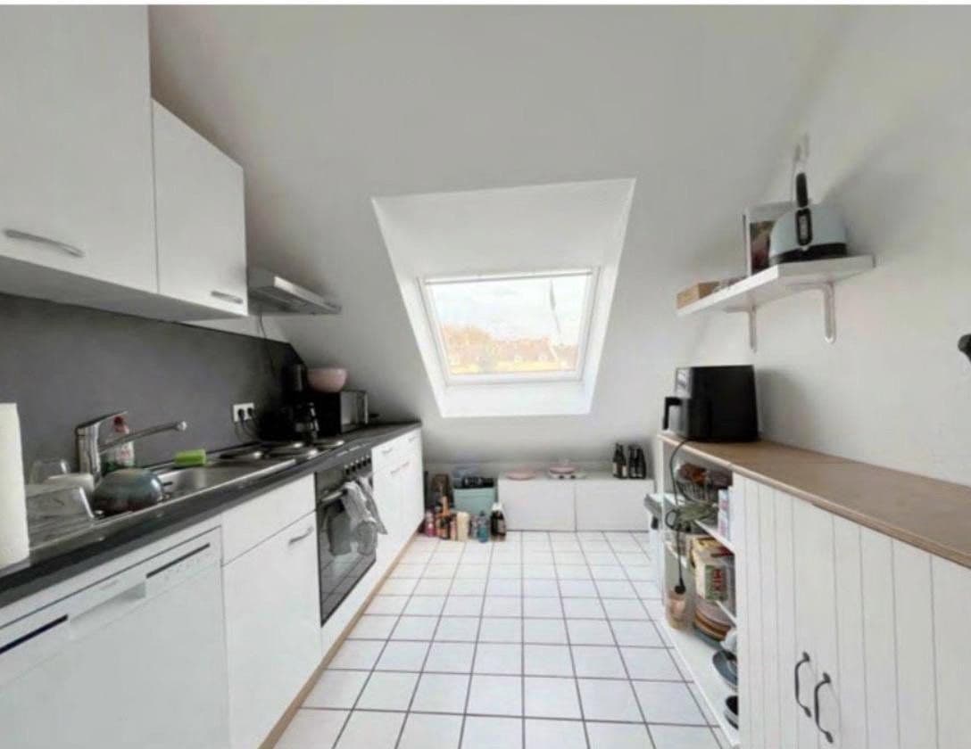Pronájem bytu 2+1 56 m², Düsseldorf, Severní Porýní-Vestfálsko Pronájem bytu 2+1 56 m², Düsseldorf, Severní Porýní-Vestfálsko