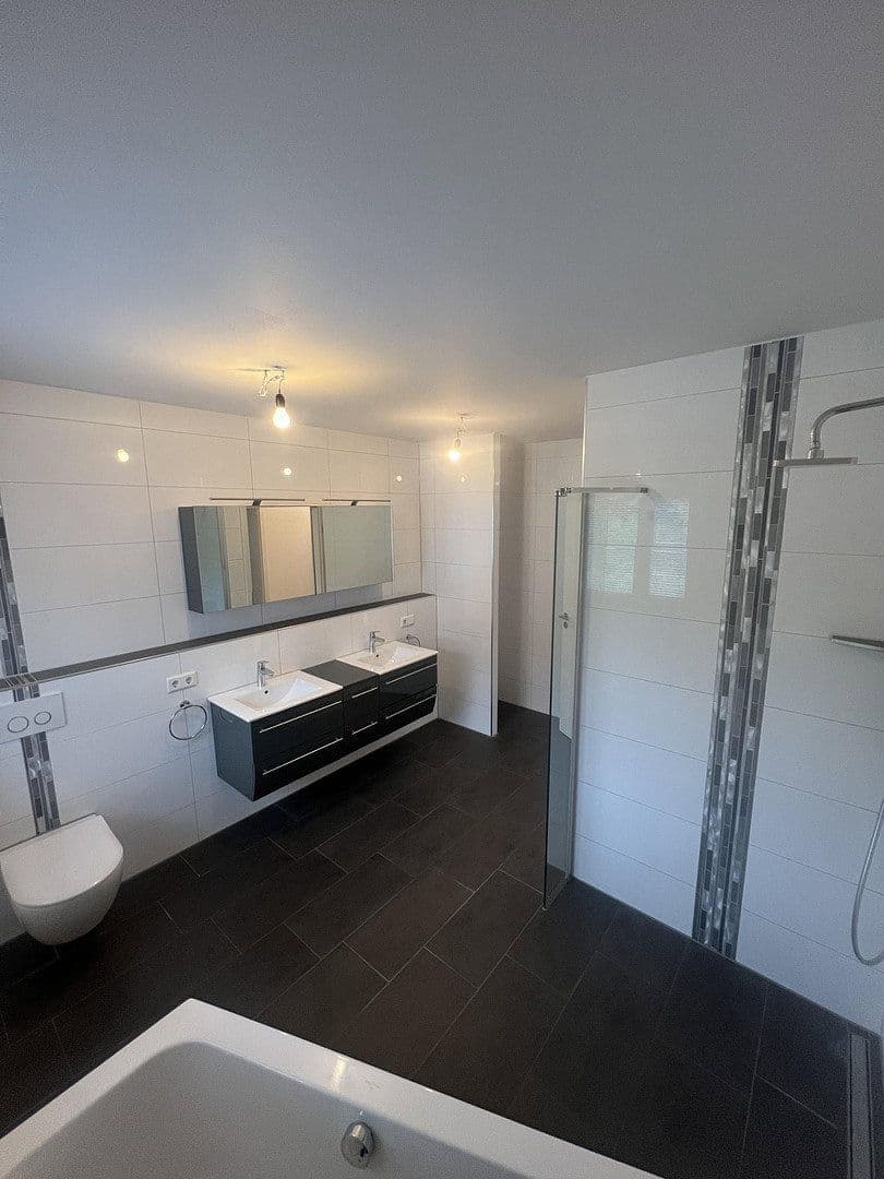 Pronájem bytu 5+1 150 m², Am Härtle 18, Neuburg an der Donau, Bavorsko Pronájem bytu 5+1 150 m², Am Härtle 18, Neuburg an der Donau, Bavorsko