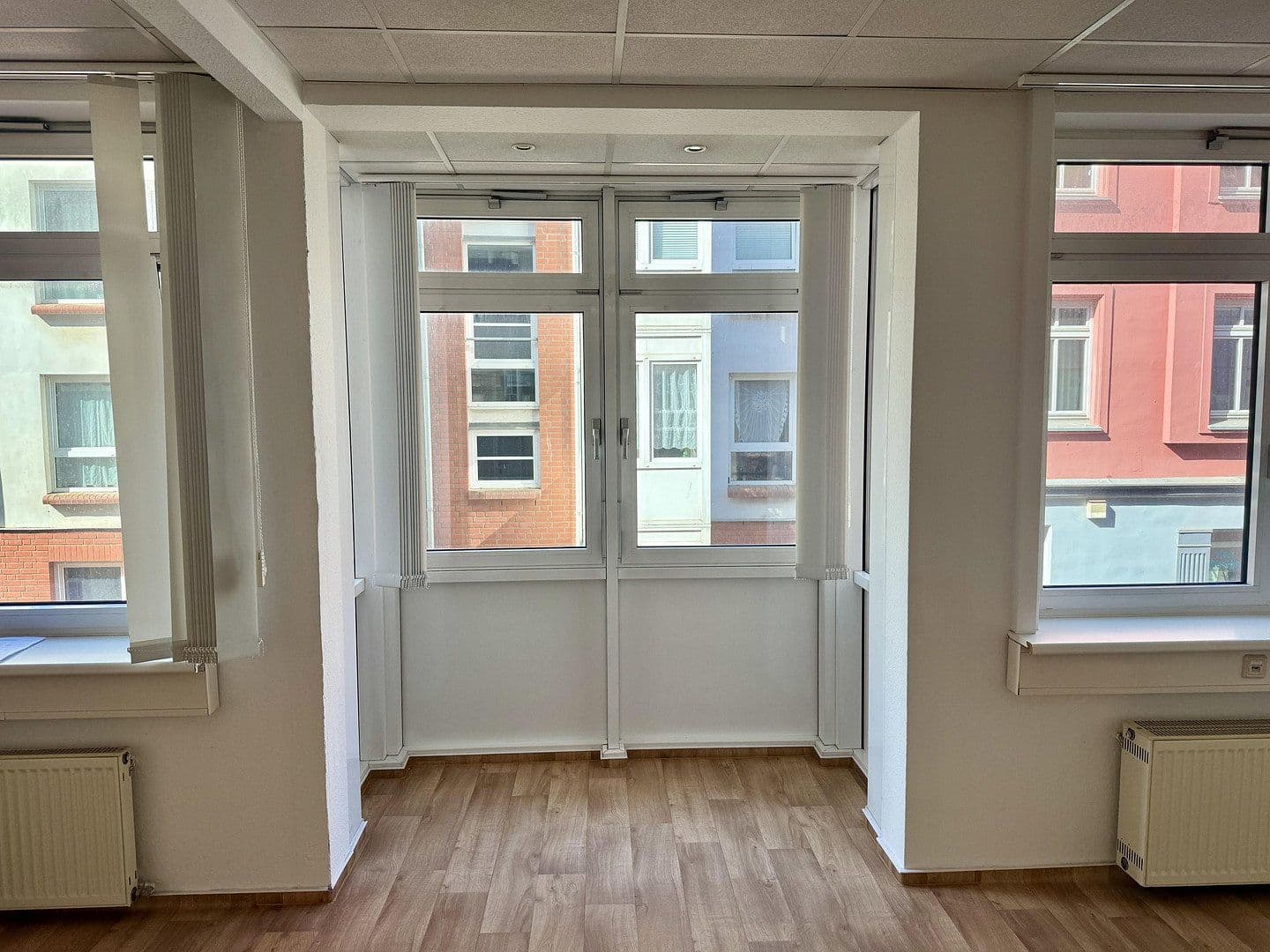Pronájem kanceláře 75 m², Lübecker Straße 25-27, Schwerin - Altstadt, Mecklenburg-Vorpommern Pronájem kanceláře 75 m², Lübecker Straße 25-27, Schwerin - Altstadt, Mecklenburg-Vorpommern