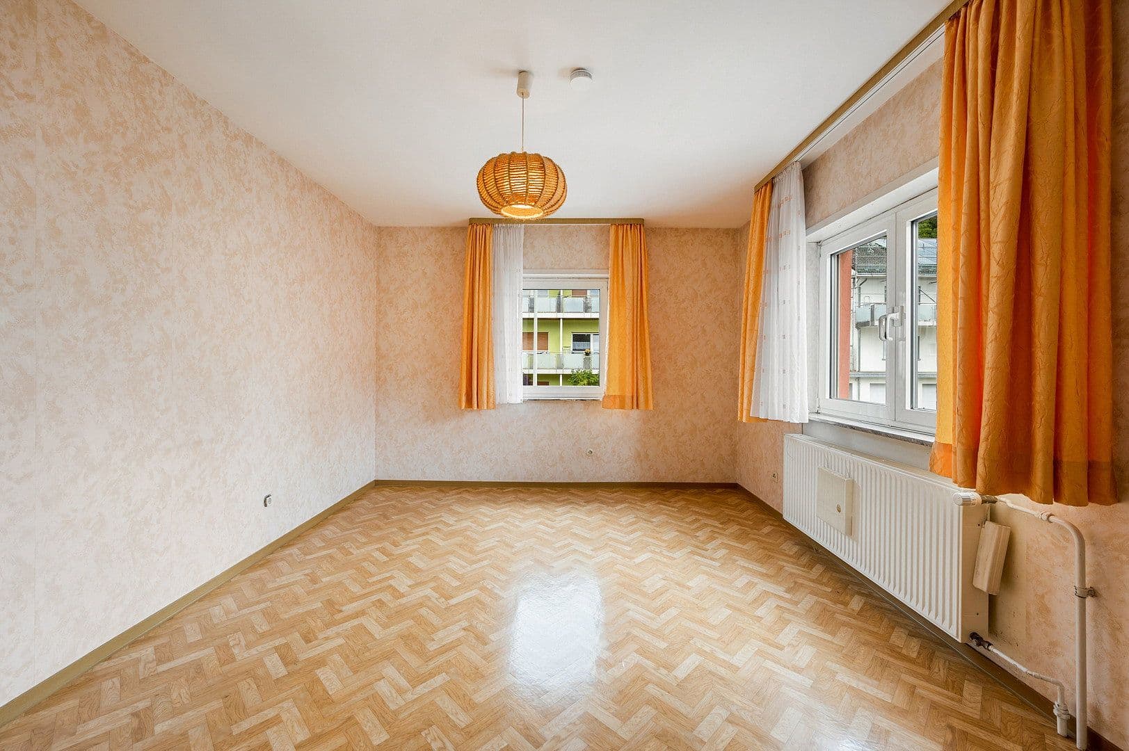 Prodej domu 213 m², pozemek 399 m², Königsteiner Straße 9, Eppstein, Hessen Prodej domu 213 m², pozemek 399 m², Königsteiner Straße 9, Eppstein, Hessen