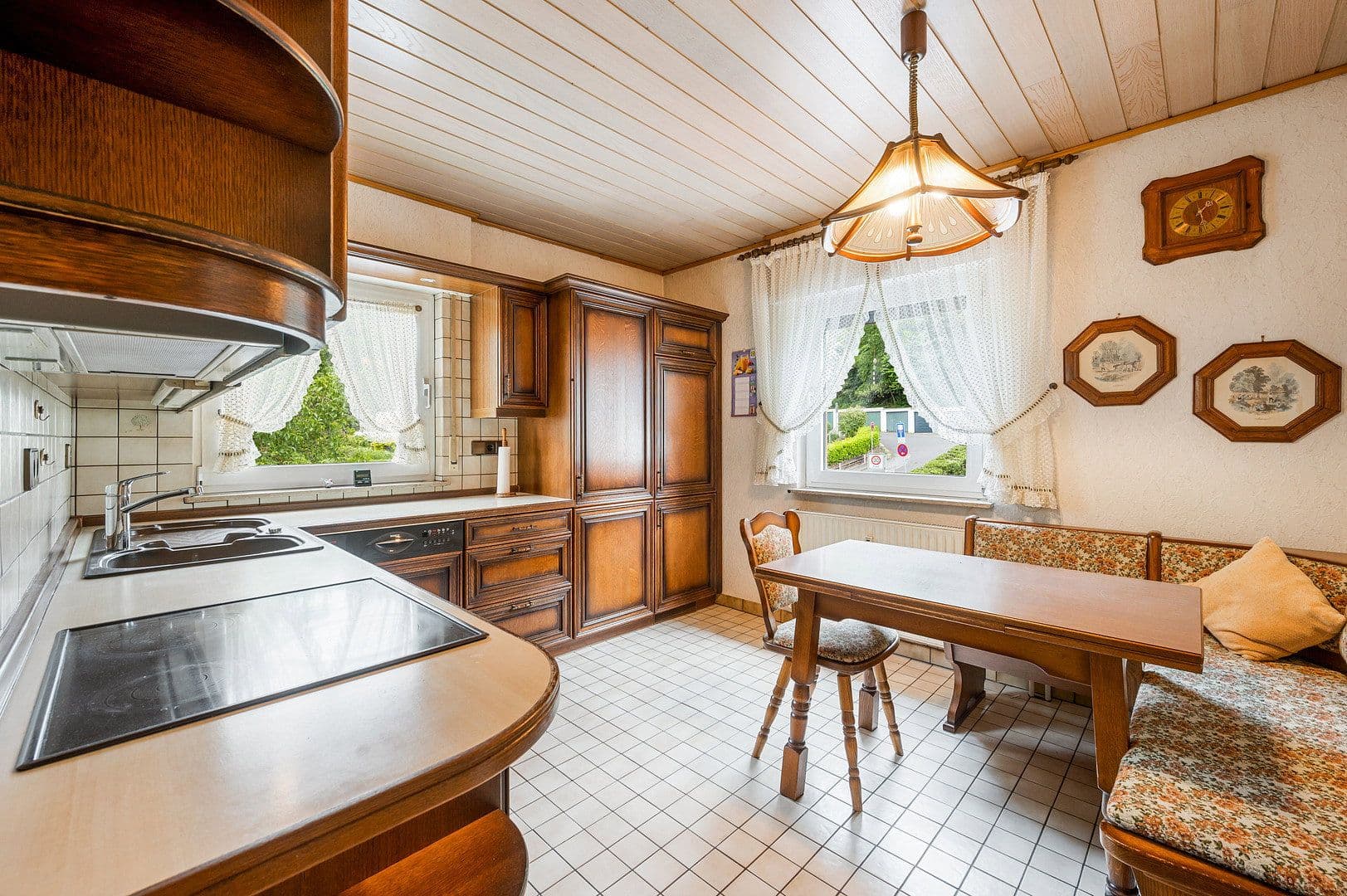 Prodej domu 213 m², pozemek 399 m², Königsteiner Straße 9, Eppstein, Hessen Prodej domu 213 m², pozemek 399 m², Königsteiner Straße 9, Eppstein, Hessen