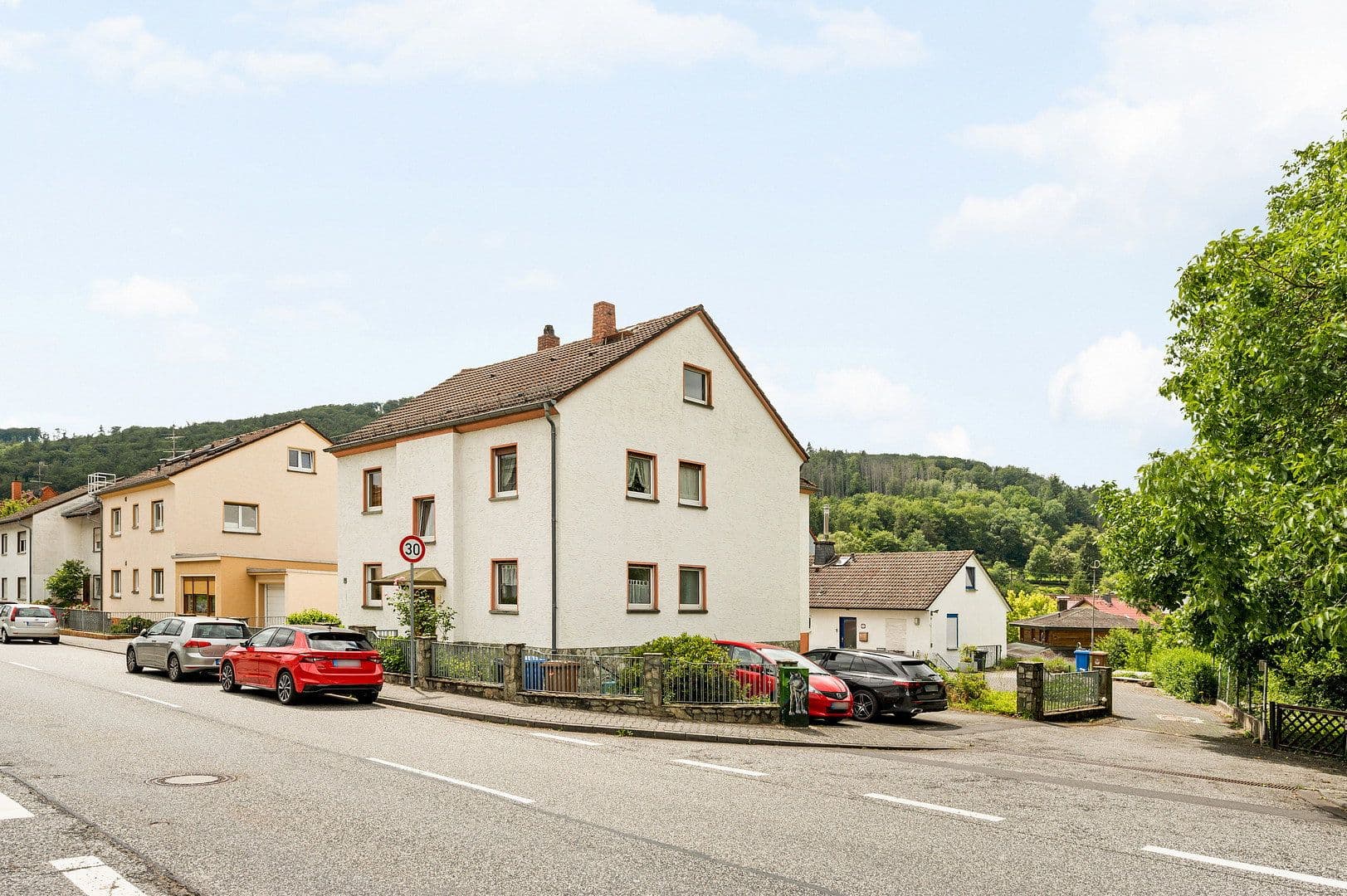 Prodej domu 213 m², pozemek 399 m², Königsteiner Straße 9, Eppstein, Hessen Prodej domu 213 m², pozemek 399 m², Königsteiner Straße 9, Eppstein, Hessen