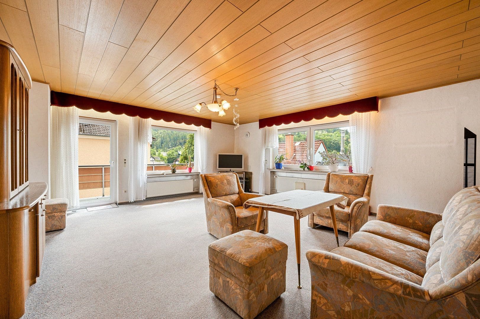 Prodej domu 213 m², pozemek 399 m², Königsteiner Straße 9, Eppstein, Hessen Prodej domu 213 m², pozemek 399 m², Königsteiner Straße 9, Eppstein, Hessen