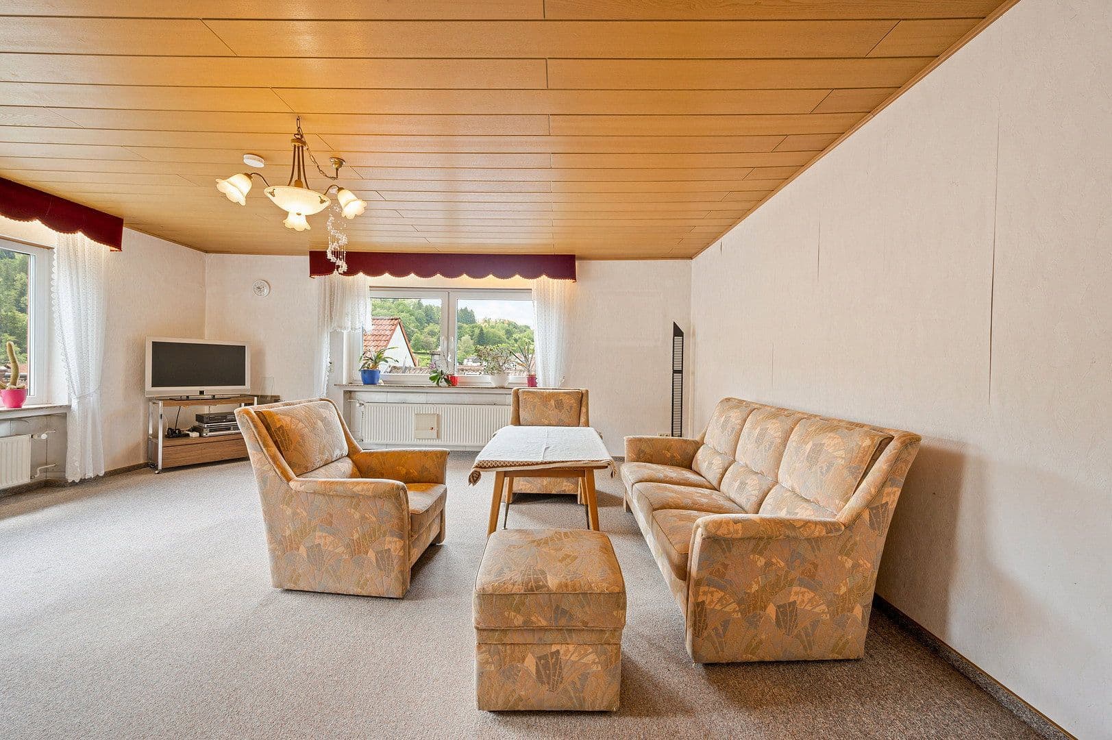 Prodej domu 213 m², pozemek 399 m², Königsteiner Straße 9, Eppstein, Hessen Prodej domu 213 m², pozemek 399 m², Königsteiner Straße 9, Eppstein, Hessen