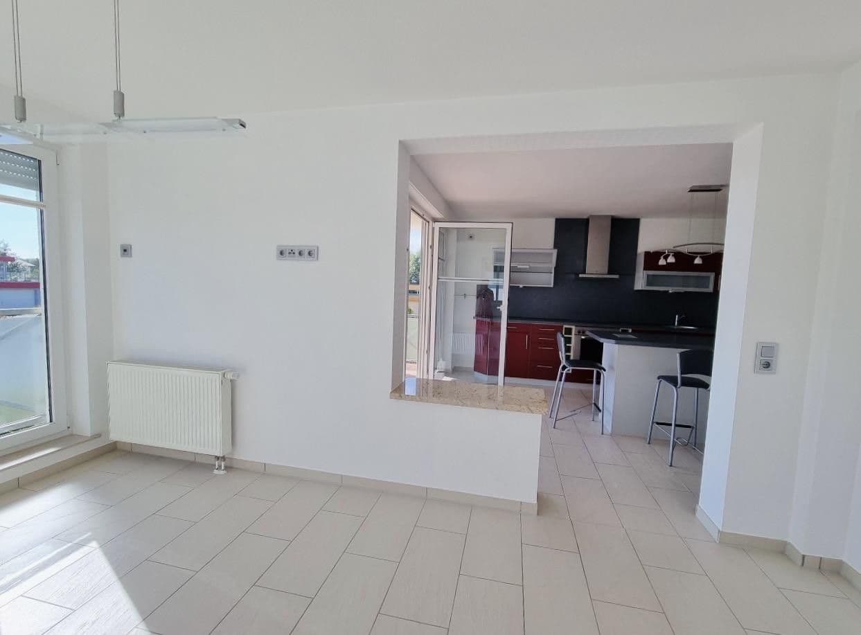 Prodej bytu 4+1 125 m², Nové Střelice, Mecklenburg-Vorpommern Prodej bytu 4+1 125 m², Nové Střelice, Mecklenburg-Vorpommern