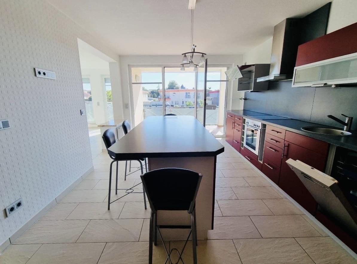 Prodej bytu 4+1 125 m², Nové Střelice, Mecklenburg-Vorpommern Prodej bytu 4+1 125 m², Nové Střelice, Mecklenburg-Vorpommern