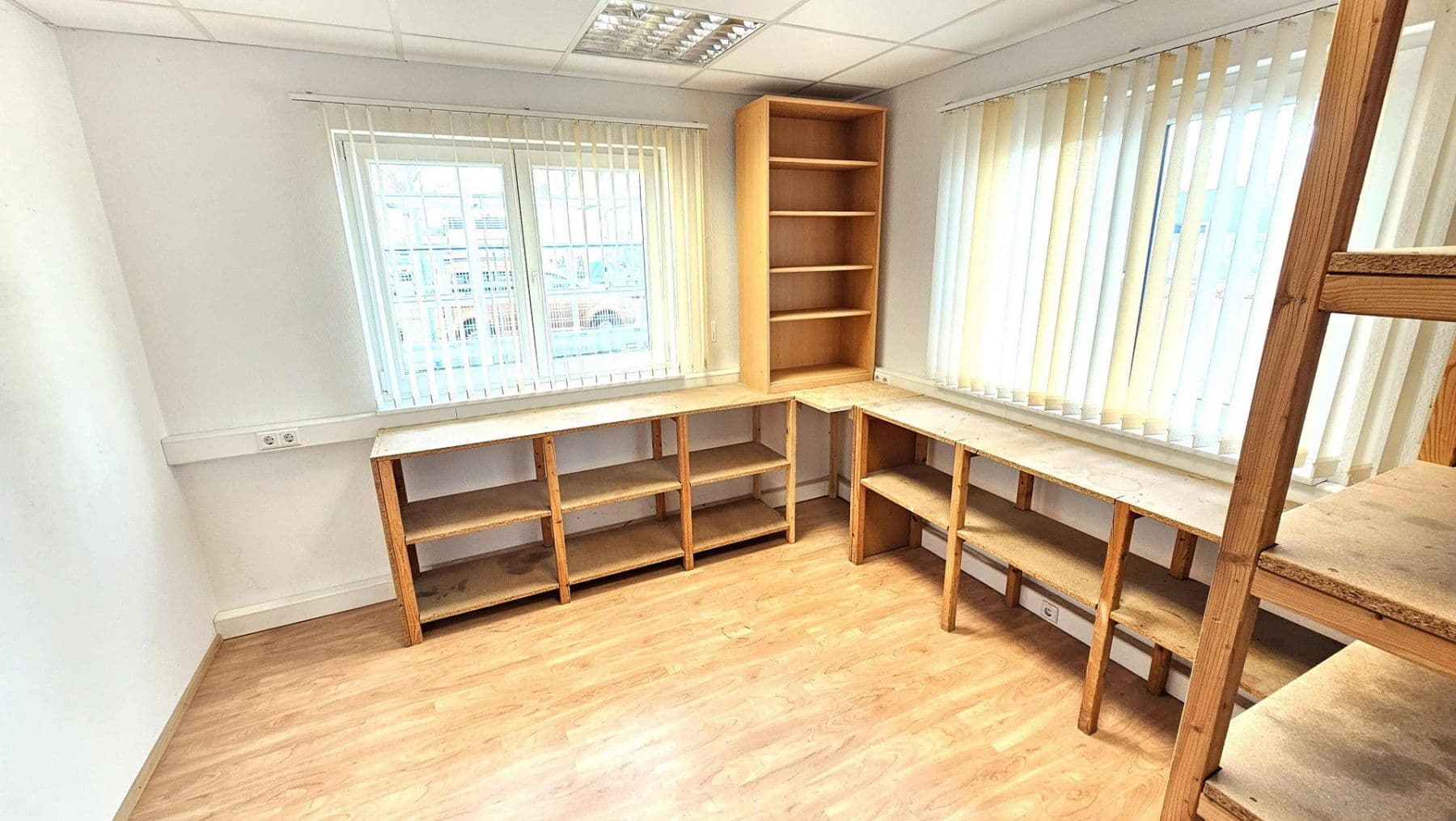 Pronájem nebytového prostoru 1.020 m², Große Isel 9, Neu-Ulm, Bavorsko Pronájem nebytového prostoru 1.020 m², Große Isel 9, Neu-Ulm, Bavorsko