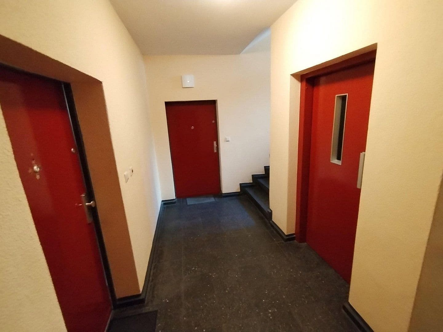 Prodej bytu 1+1 35 m², Gartenfelder Straße 80, Berlin, Berlín Prodej bytu 1+1 35 m², Gartenfelder Straße 80, Berlin, Berlín
