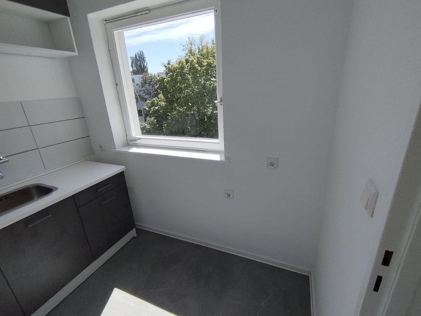 Prodej bytu 1+1 35 m², Gartenfelder Straße 80, Berlin, Berlín Prodej bytu 1+1 35 m², Gartenfelder Straße 80, Berlin, Berlín