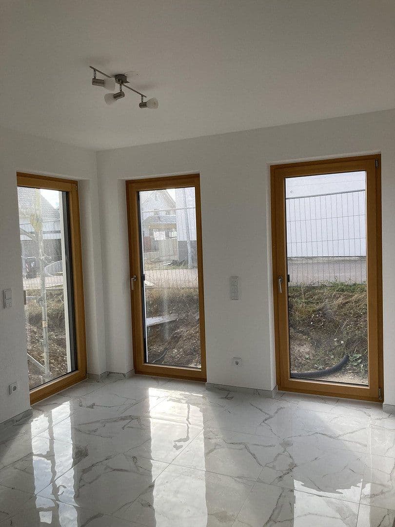 Pronájem domu 177 m², pozemek 548 m², Biberbach, Bavorsko Pronájem domu 177 m², pozemek 548 m², Biberbach, Bavorsko