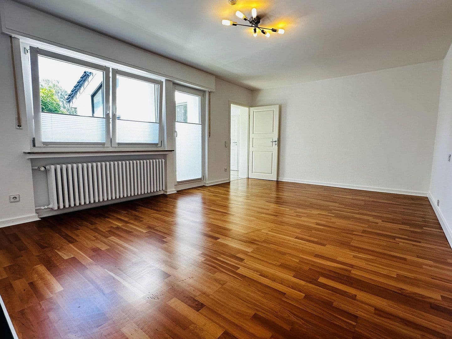 Prodej domu 209 m², pozemek 681 m², Theodor Heuss Allee 50, Hennef (Sieg), Severní Porýní-Vestfálsko Prodej domu 209 m², pozemek 681 m², Theodor Heuss Allee 50, Hennef (Sieg), Severní Porýní-Vestfálsko