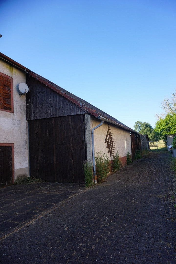 Prodej domu 236 m², pozemek 3.024 m², Laufeld, Porýní-Falc Prodej domu 236 m², pozemek 3.024 m², Laufeld, Porýní-Falc