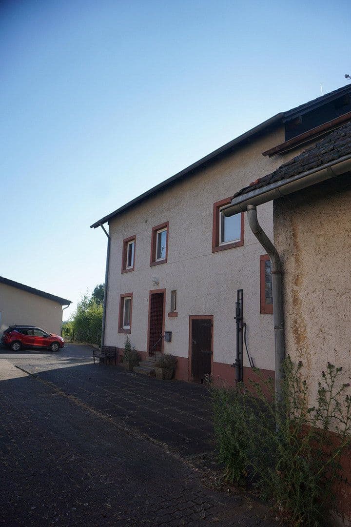 Prodej domu 236 m², pozemek 3.024 m², Laufeld, Porýní-Falc Prodej domu 236 m², pozemek 3.024 m², Laufeld, Porýní-Falc